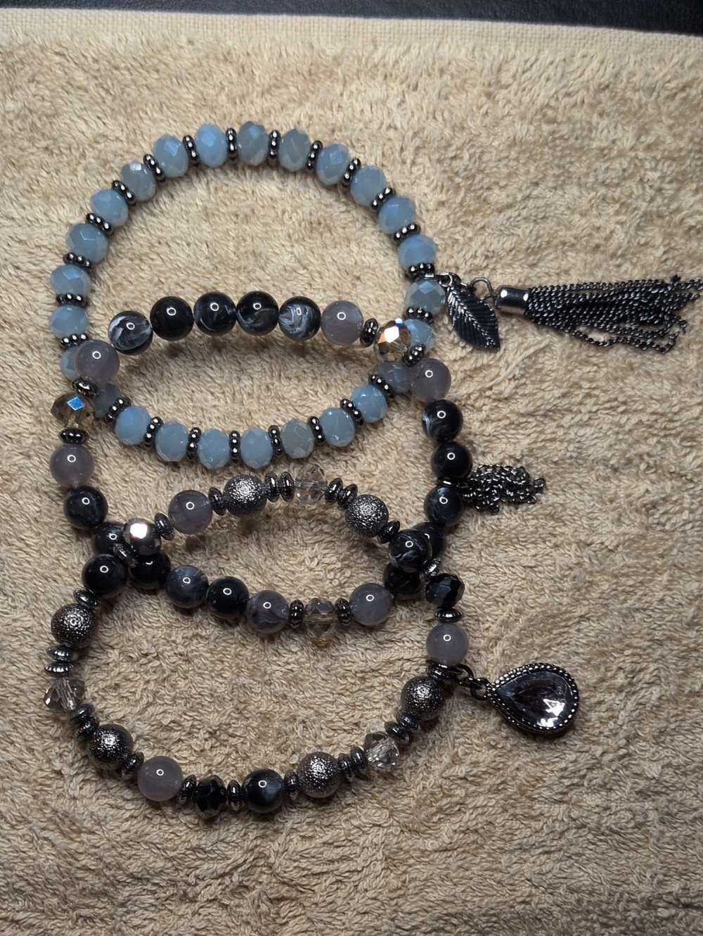 New Avon Signature Collection Blue and Gray Beaded Bracelet Set